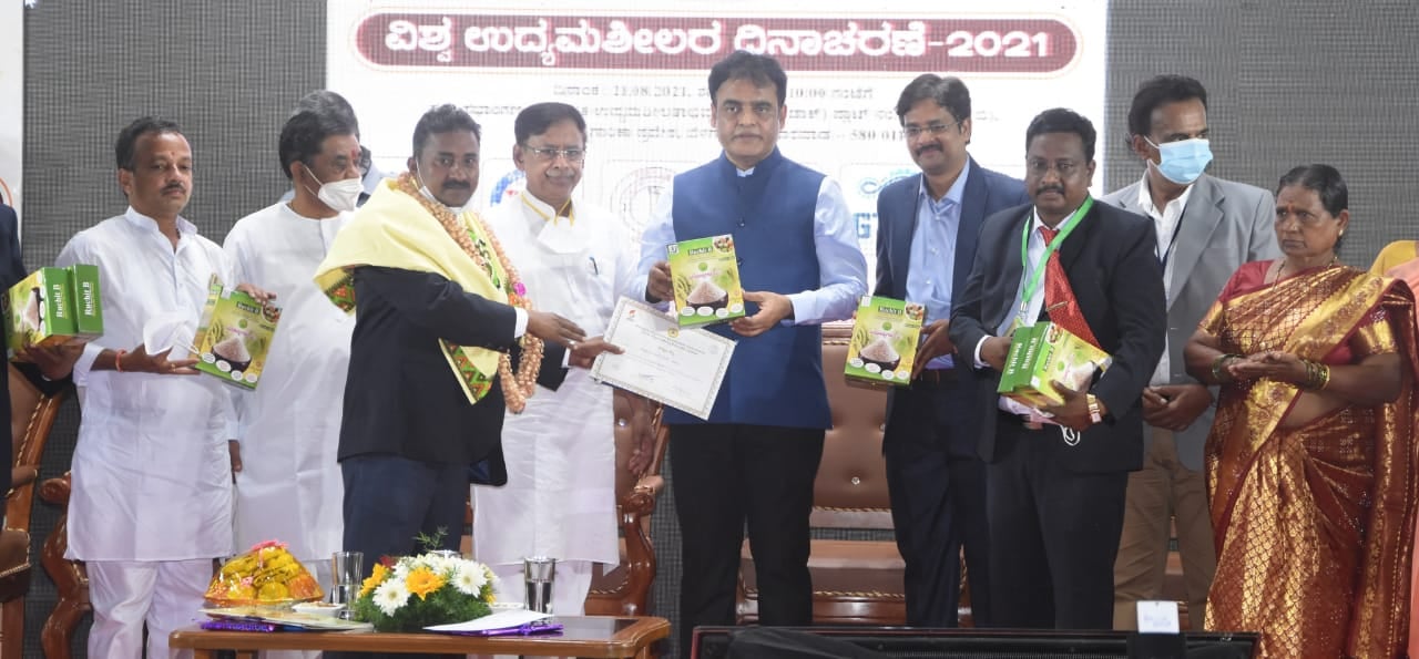 10. Felicitated entrepreneurs & budding innovators trained by Centre for Entrepreneurship Development of Karnataka (CEDOK), Karnataka Skill Development Corporation at Dharwad. Best wishes to all! – (21 Aug)